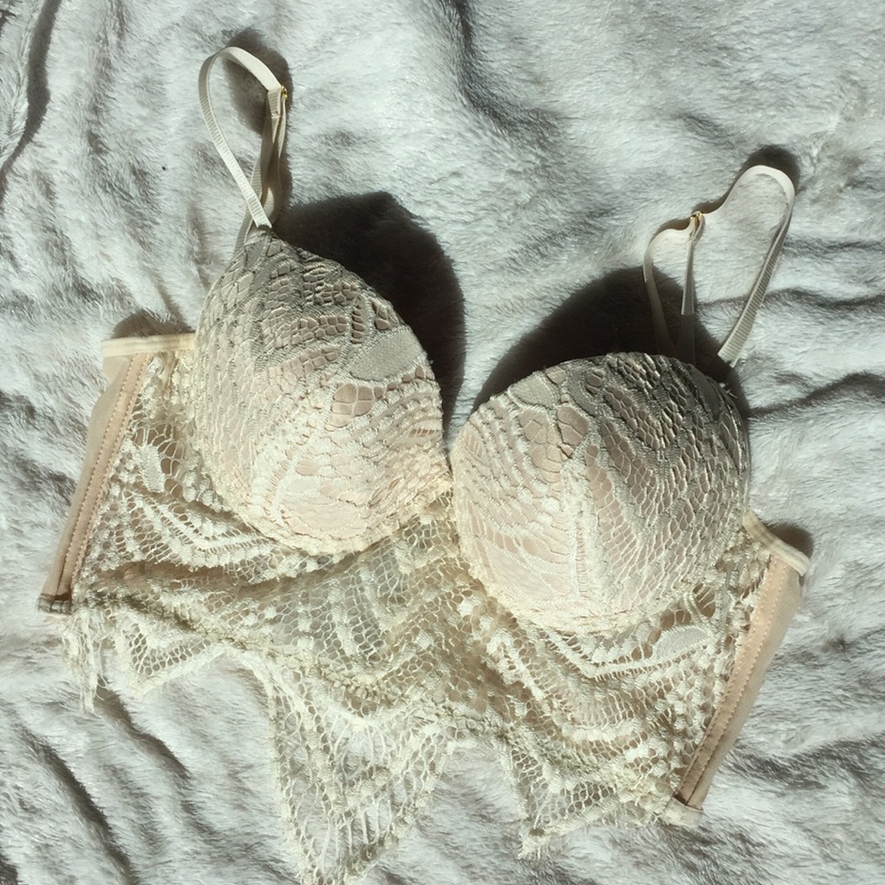 Bralette crop top Cream lace. Size 36B NWOT